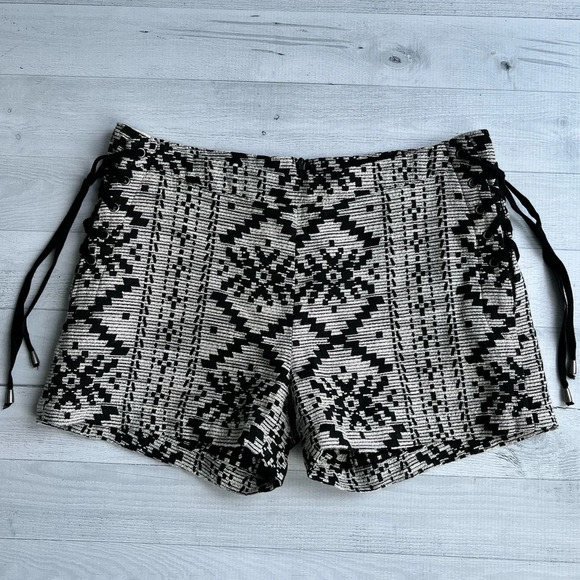 Who What Wear Pants - Who What Wear Black & White Printed Tie Up Shorts 2